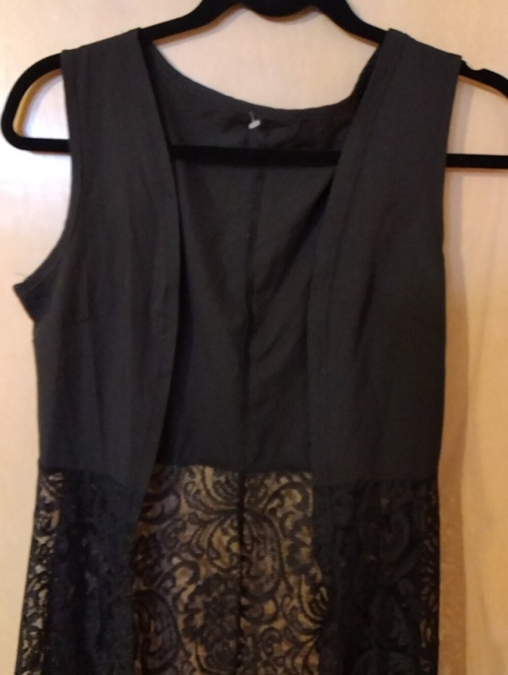 Elegant Black Lace Maxi Dress - Picture 2 of 5